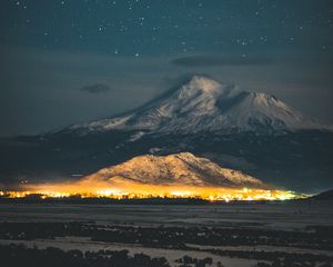 Превью обои звездное небо, гора, заснеженный, ночь