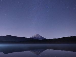 Превью обои звездное небо, горы, горизонт, ночь