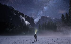 Превью обои звездное небо, горы, ночь, одиночество