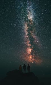 Превью обои звездное небо, люди, млечный путь, ночь, небо