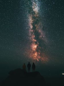 Превью обои звездное небо, люди, млечный путь, ночь, небо