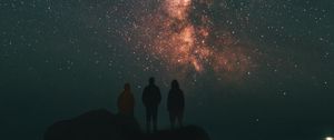Превью обои звездное небо, люди, млечный путь, ночь, небо