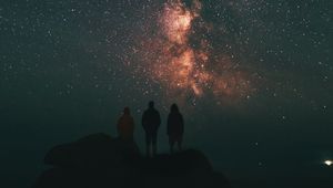 Превью обои звездное небо, люди, млечный путь, ночь, небо
