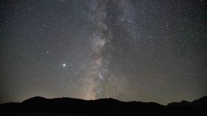 Превью обои звездное небо, ночь, гора, силуэт, темный