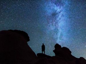 Превью обои звездное небо, силуэт, ночь, блеск