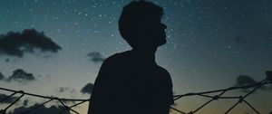Превью обои звездное небо, силуэт, одиночество