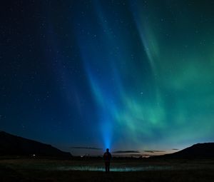 Превью обои звездное небо, силуэт, северное сияние, одиночество