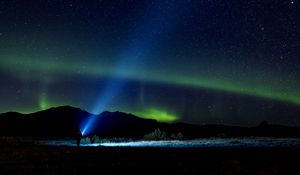 Превью обои звездное небо, силуэт, северное сияние, одиночество, свет, ночь