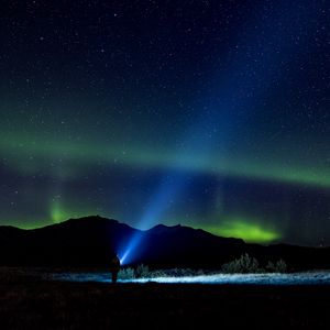 Превью обои звездное небо, силуэт, северное сияние, одиночество, свет, ночь