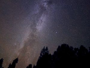 Превью обои звездное небо, звезды, космос, силуэты