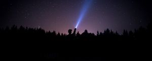 Превью обои звездное небо, звезды, ночь, человек, свет