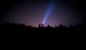 Превью обои звездное небо, звезды, ночь, человек, свет