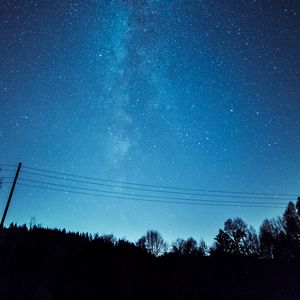 Превью обои звездное небо, звезды, ночь, деревья, силуэты