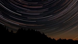 Превью обои звезды, длинная выдержка, вращение, деревья, силуэты, ночь